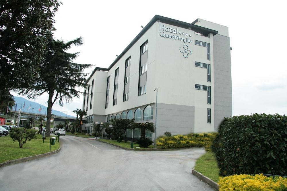 Hotel Quadrifoglio Castello di Cisterna Esterno foto