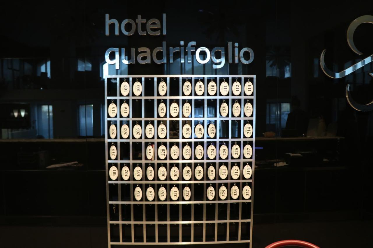 Hotel Quadrifoglio Castello di Cisterna Esterno foto